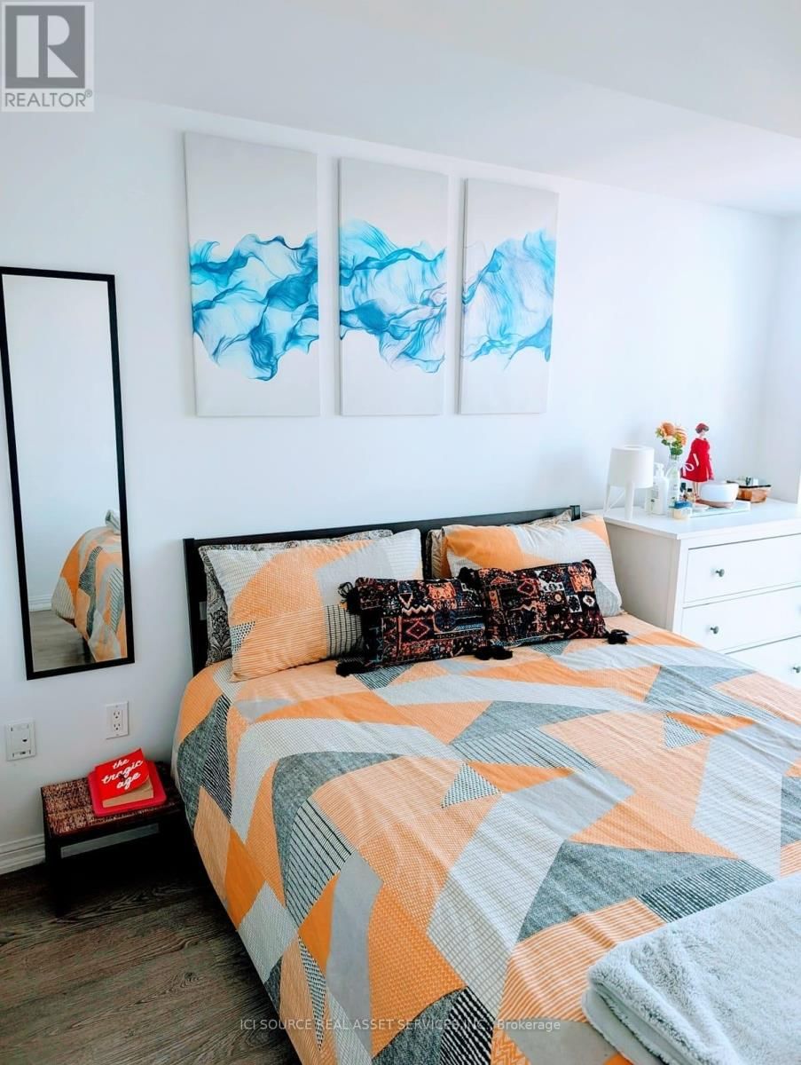 2408 - 75 EAST LIBERTY STREET Image 4