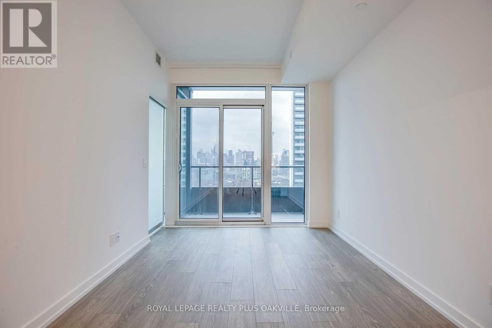 2320 - 19 WESTERN BATTERY ROAD Image 11