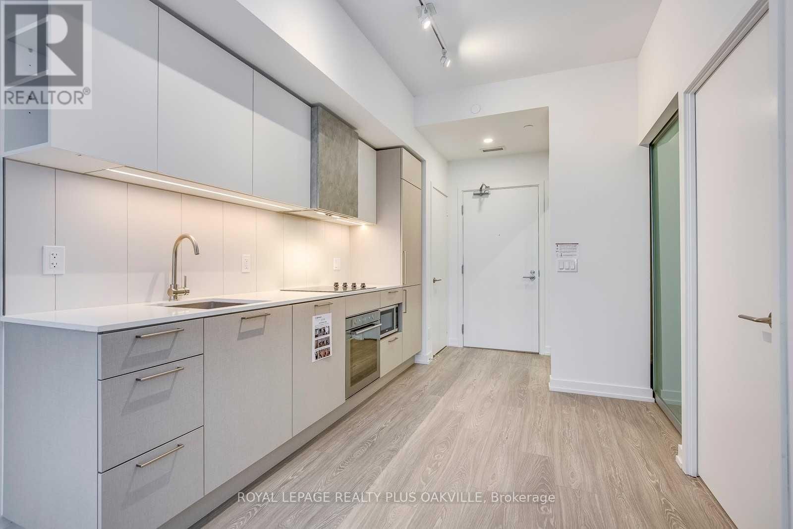 2320 - 19 WESTERN BATTERY ROAD Image 8