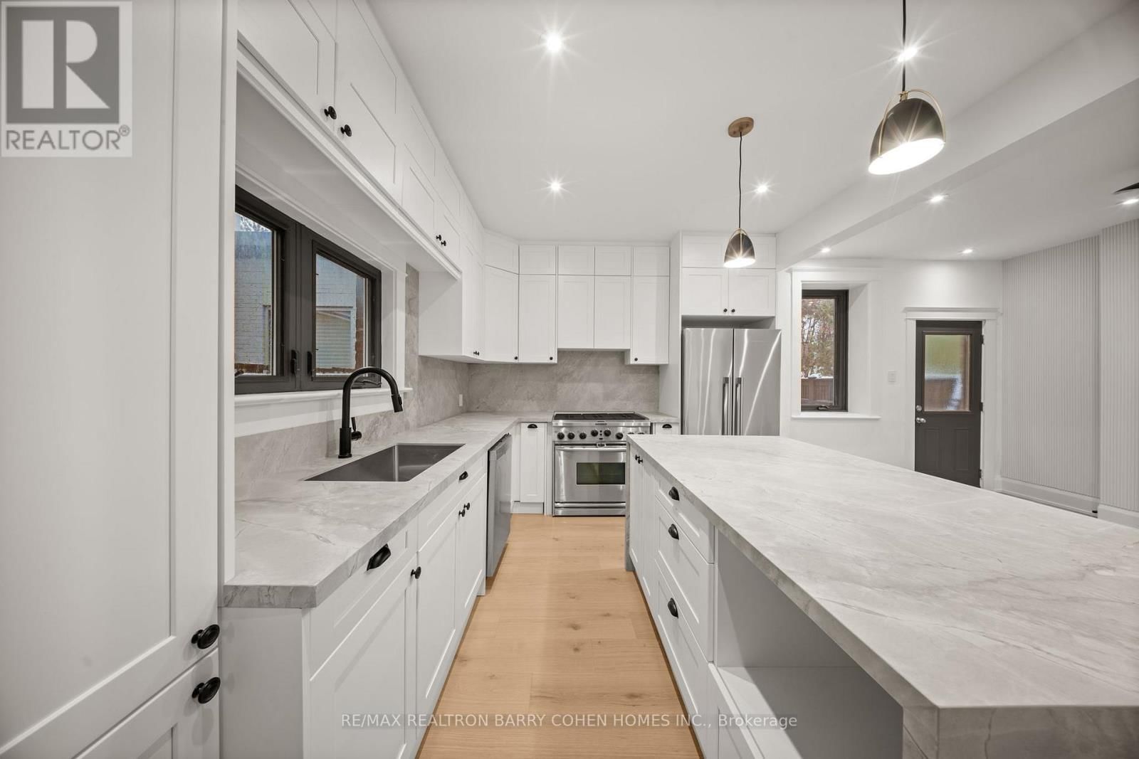 231 MACPHERSON AVENUE Image 12