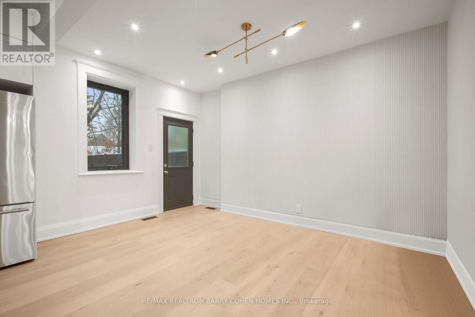 231 MACPHERSON AVENUE Image 13