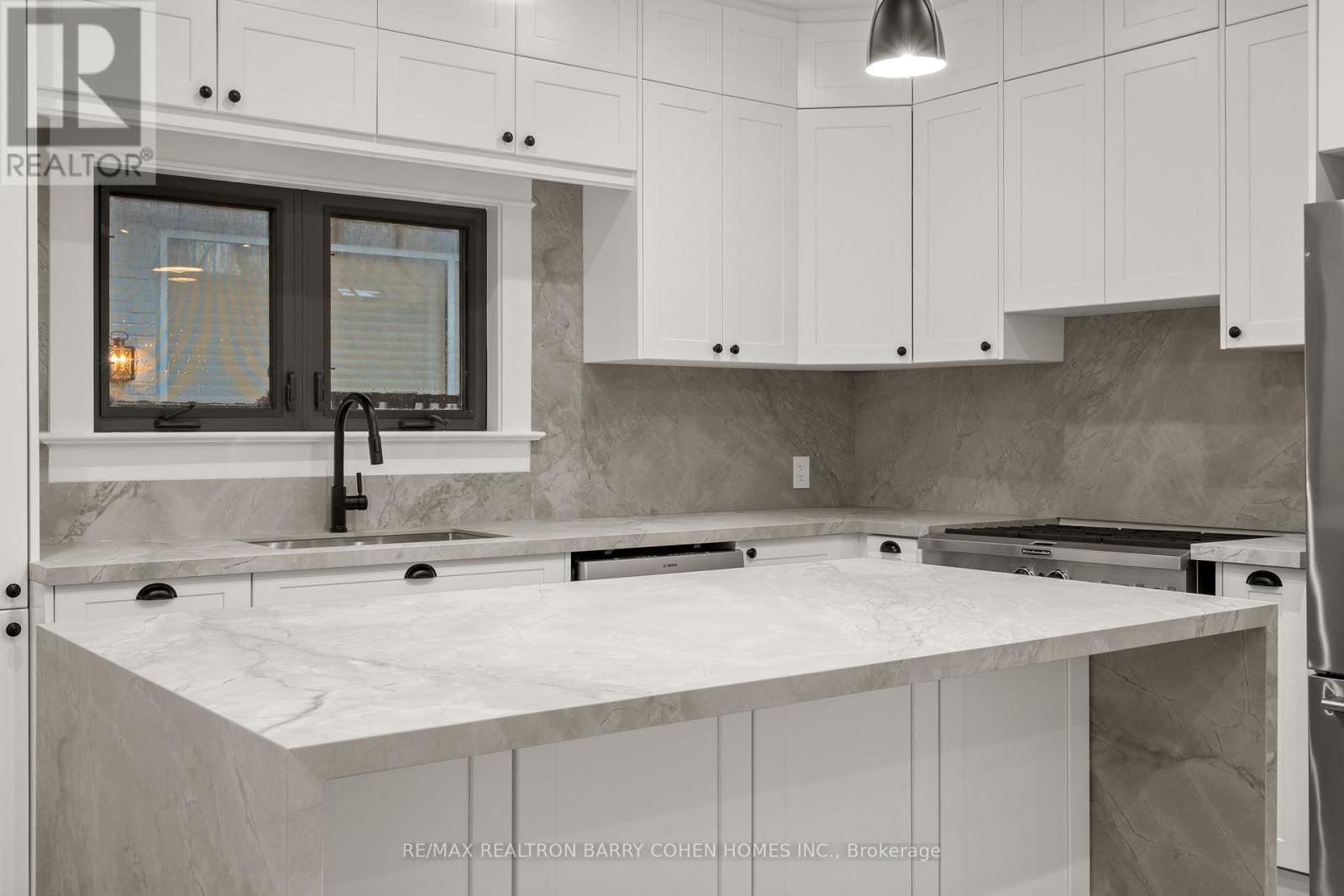 231 MACPHERSON AVENUE Image 15