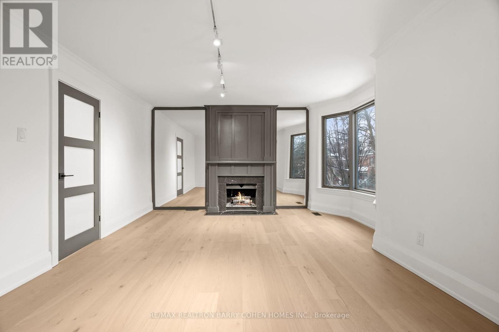 231 MACPHERSON AVENUE Image 17