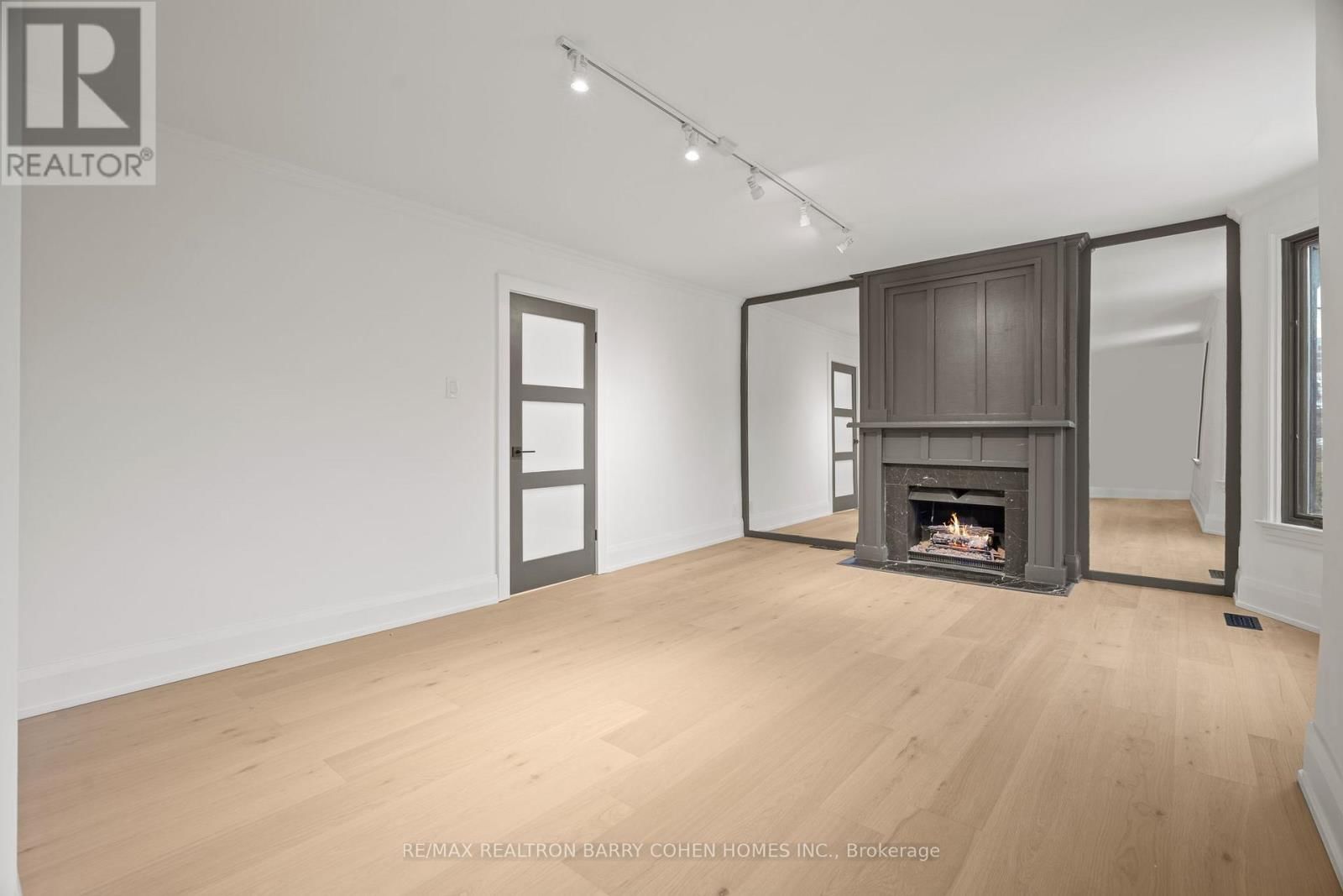 231 MACPHERSON AVENUE Image 18