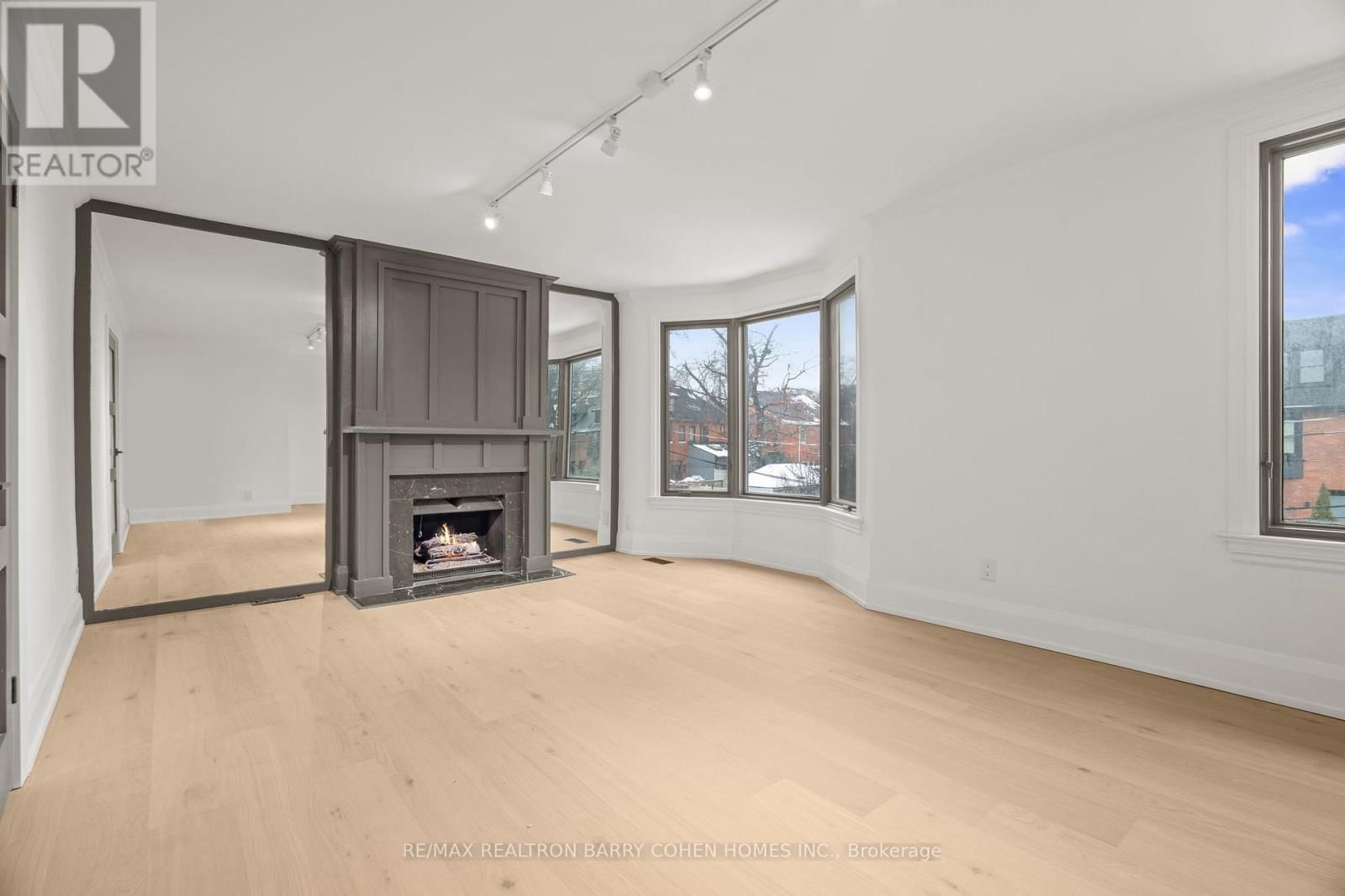 231 MACPHERSON AVENUE Image 19