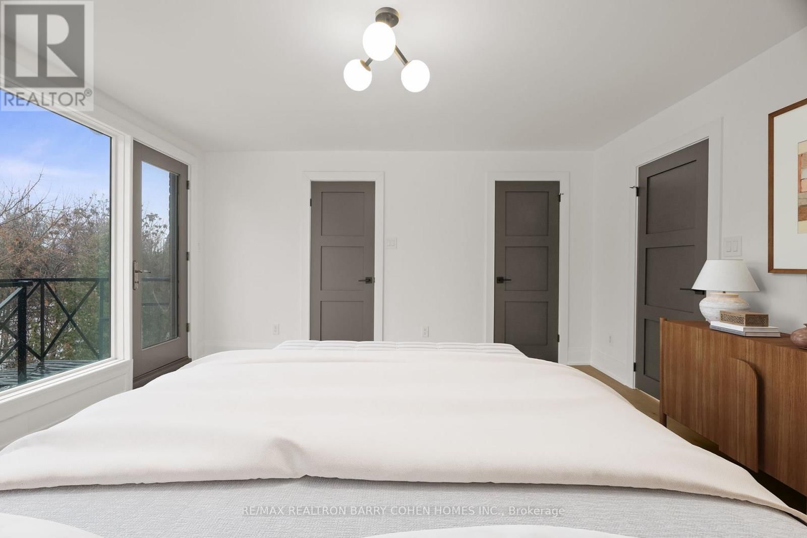 231 MACPHERSON AVENUE Image 23