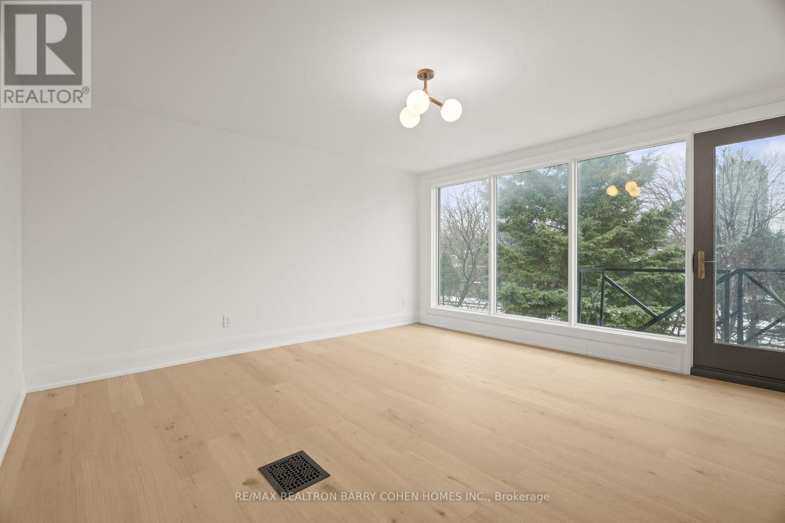 231 MACPHERSON AVENUE Image 24