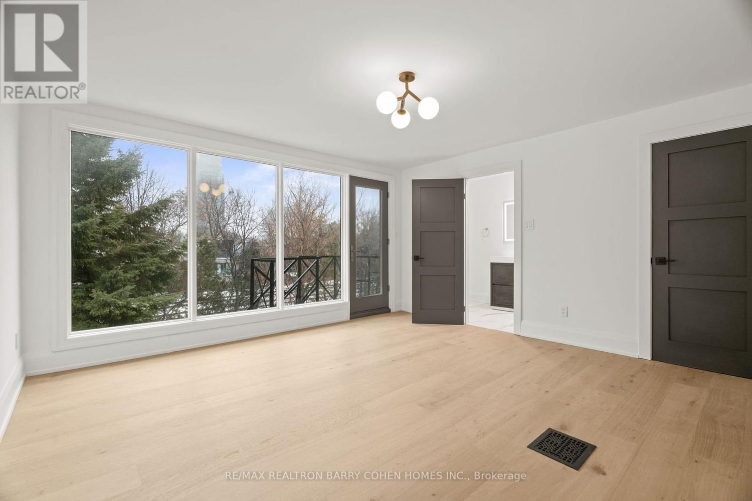 231 MACPHERSON AVENUE Image 25