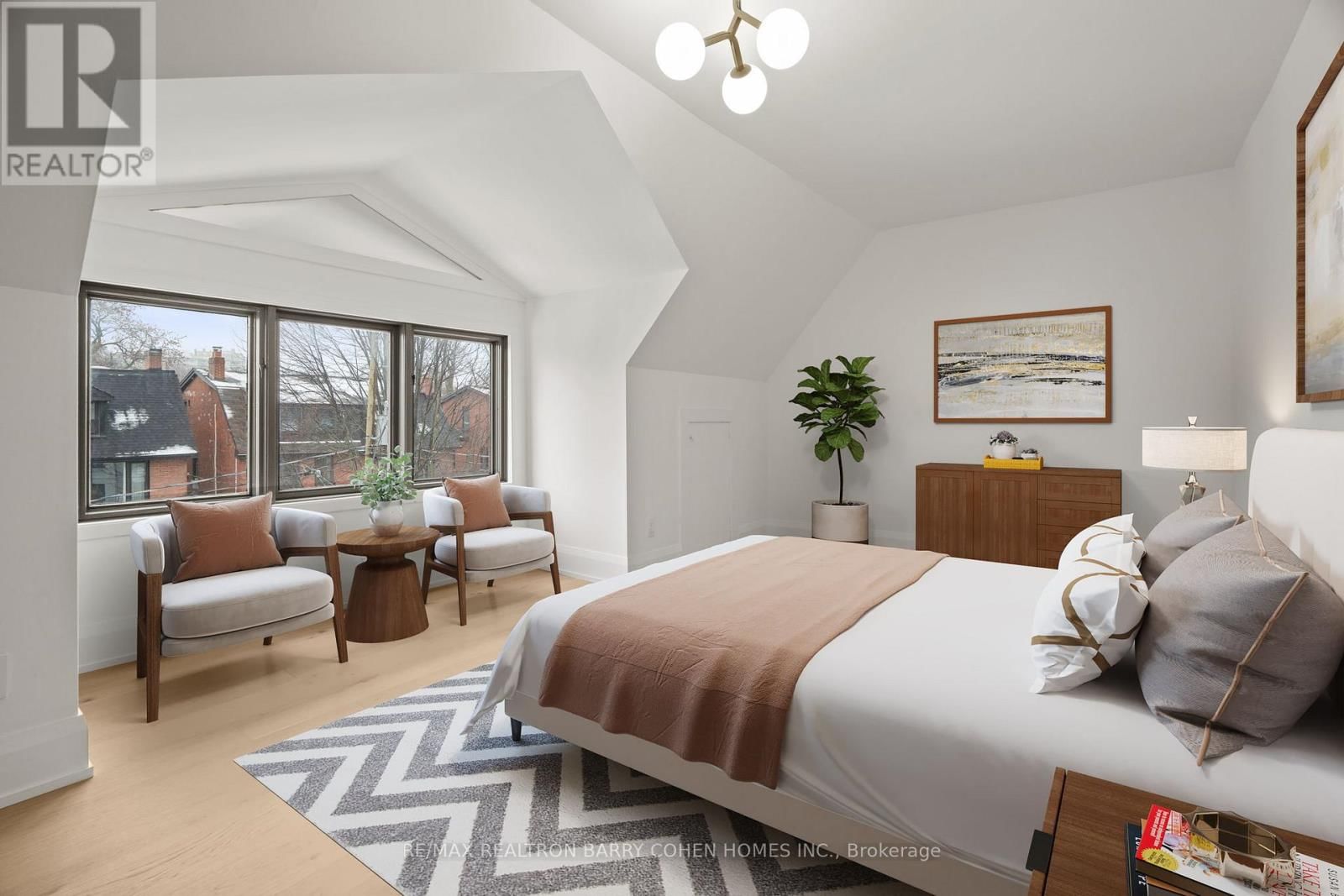 231 MACPHERSON AVENUE Image 29