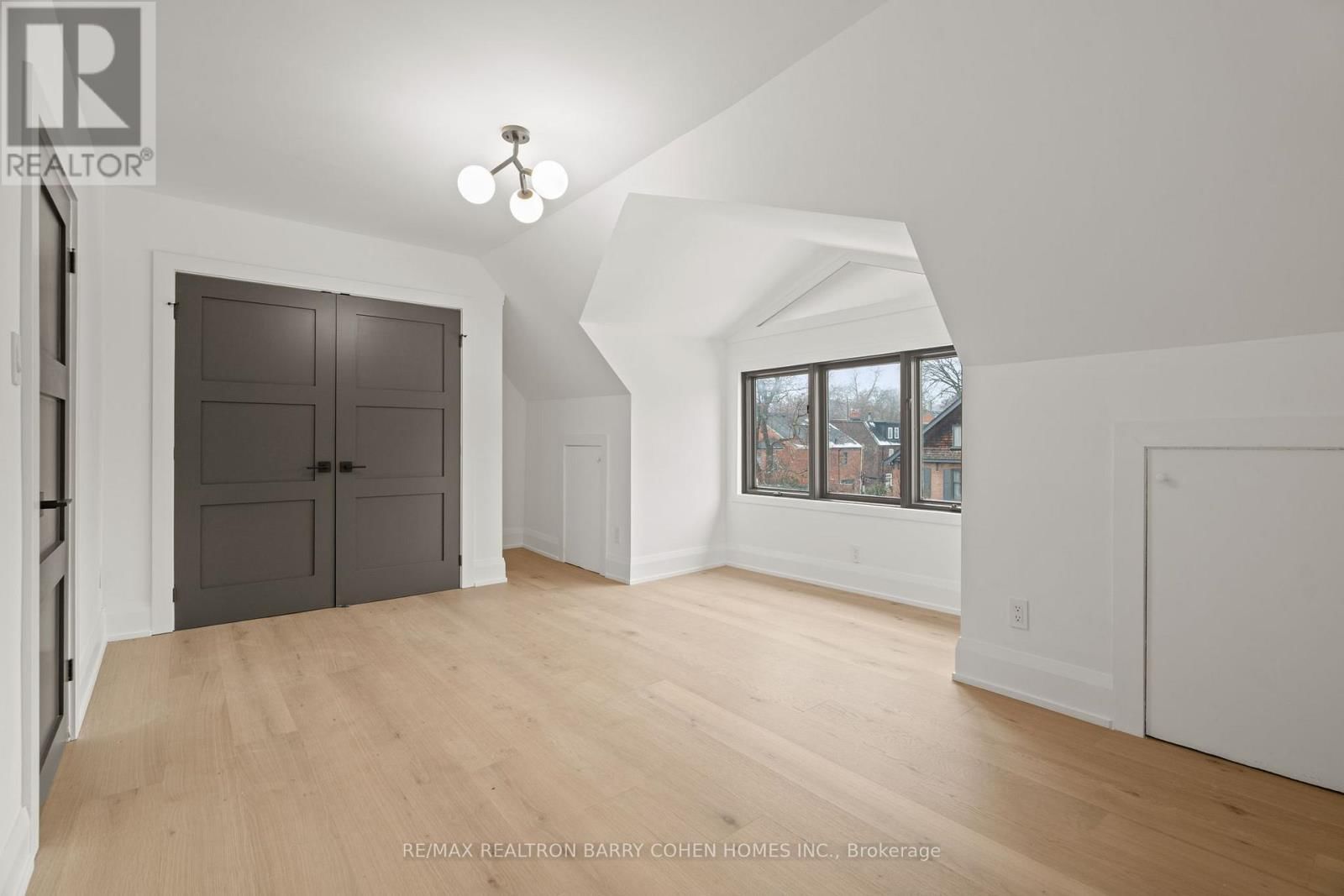 231 MACPHERSON AVENUE Image 30