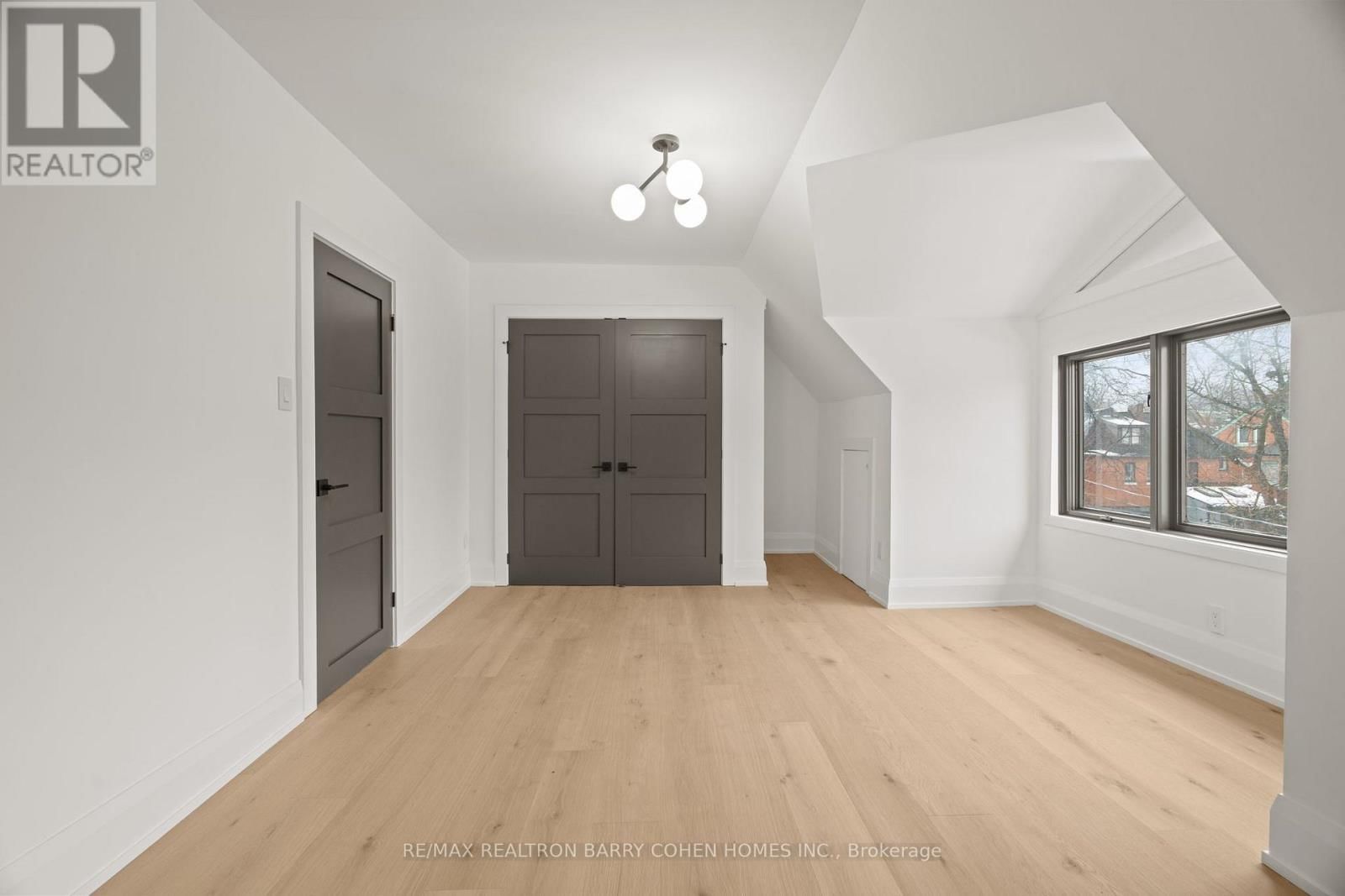 231 MACPHERSON AVENUE Image 32