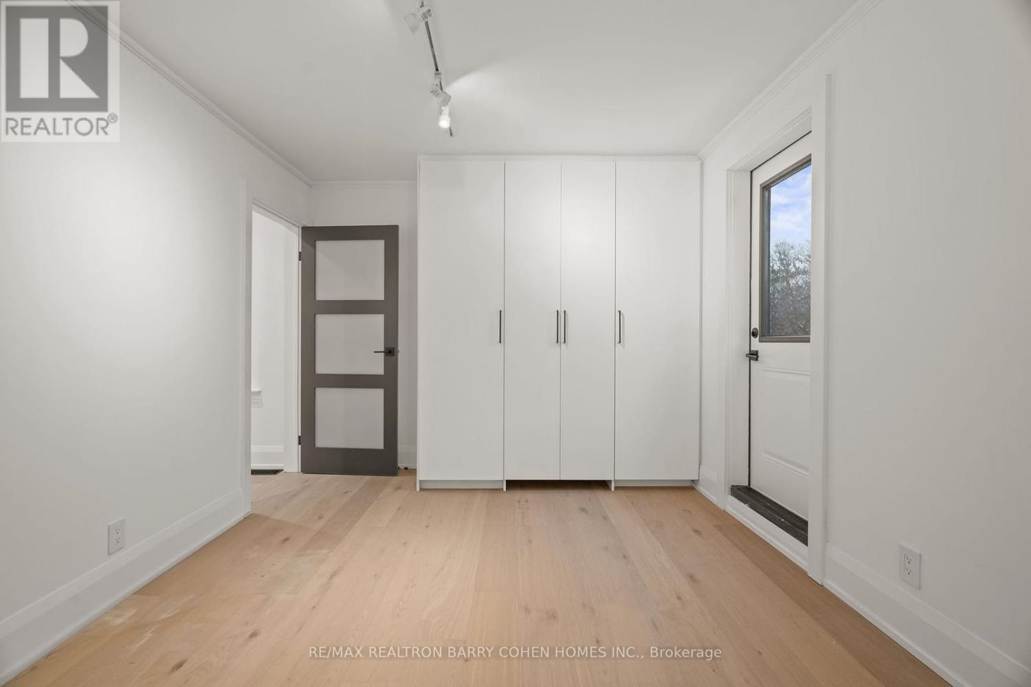 231 MACPHERSON AVENUE Image 35