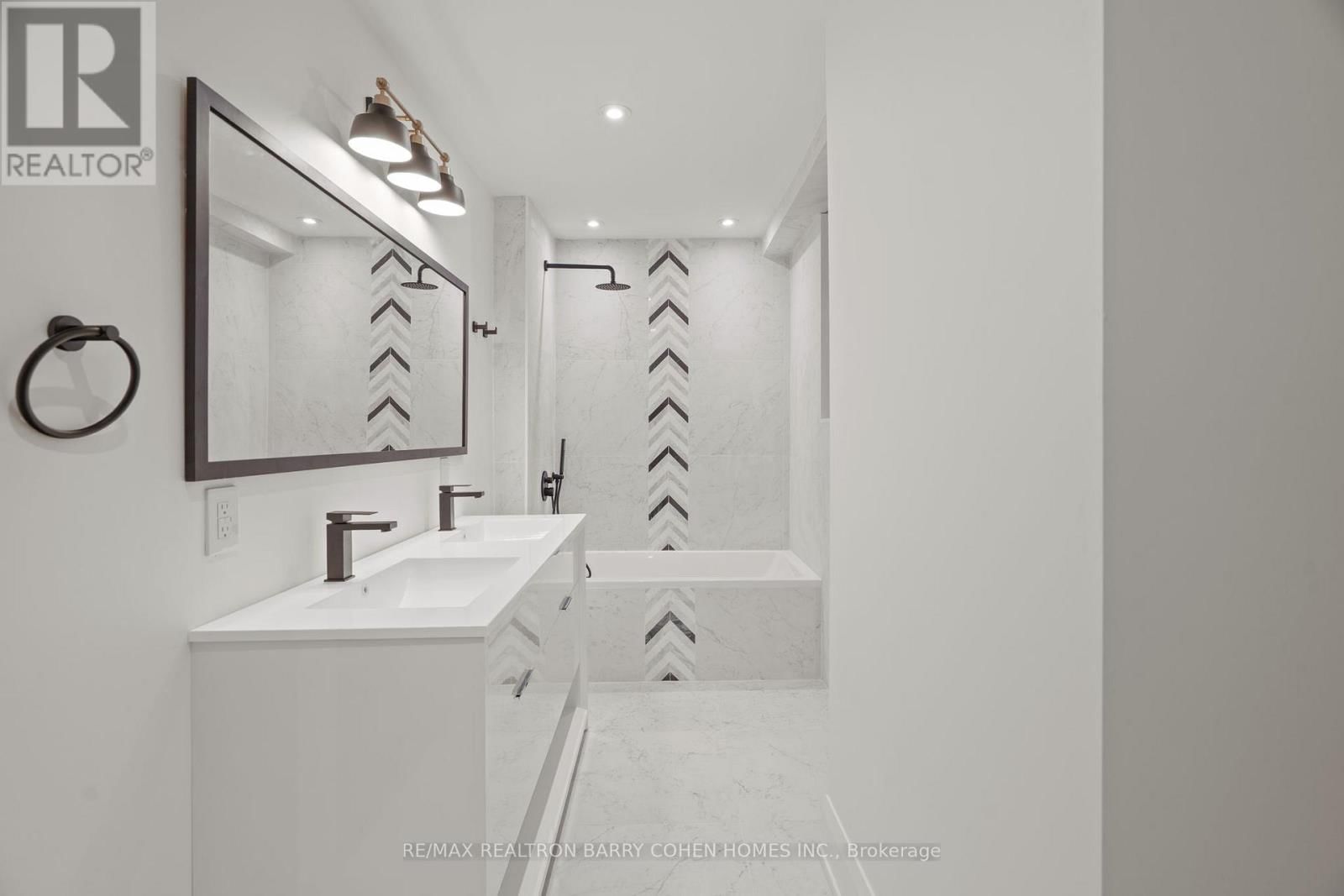 231 MACPHERSON AVENUE Image 36