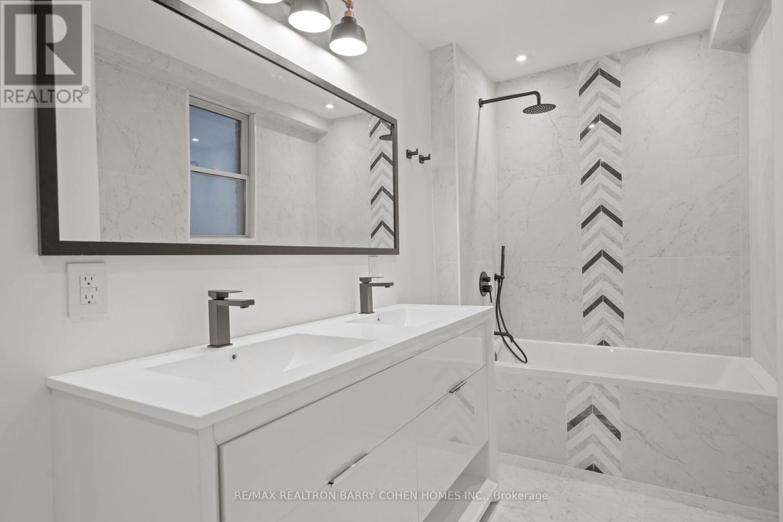 231 MACPHERSON AVENUE Image 37