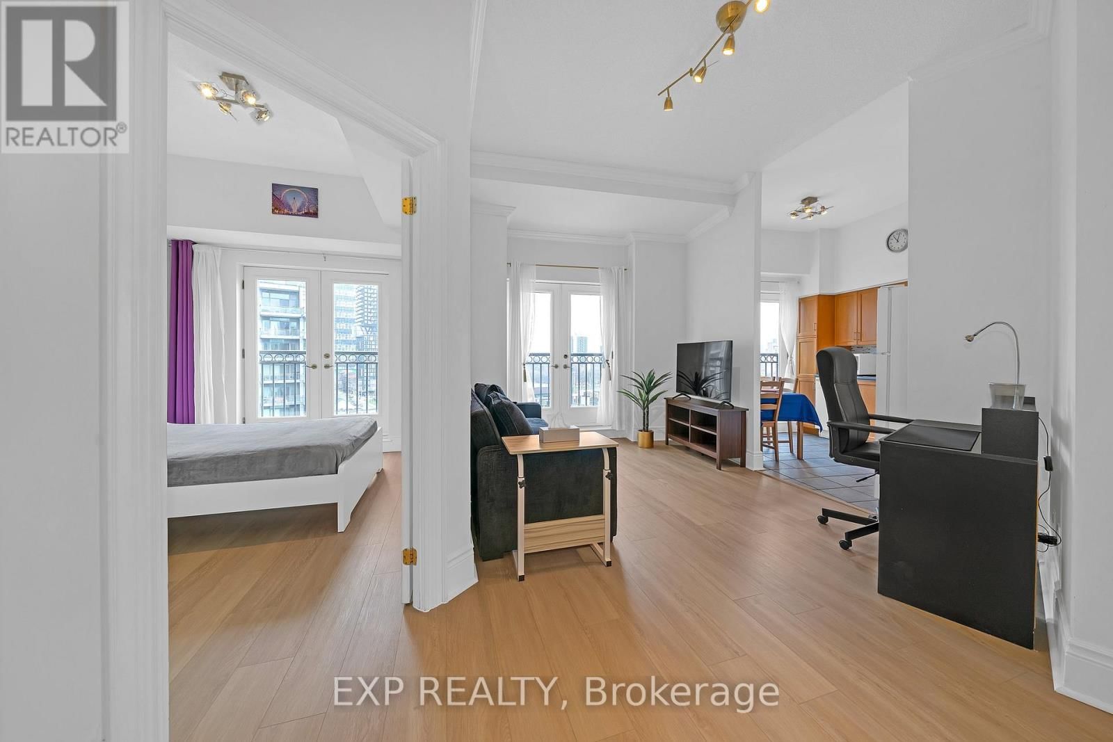 1007 - 115 RICHMOND STREET EAST Image 4