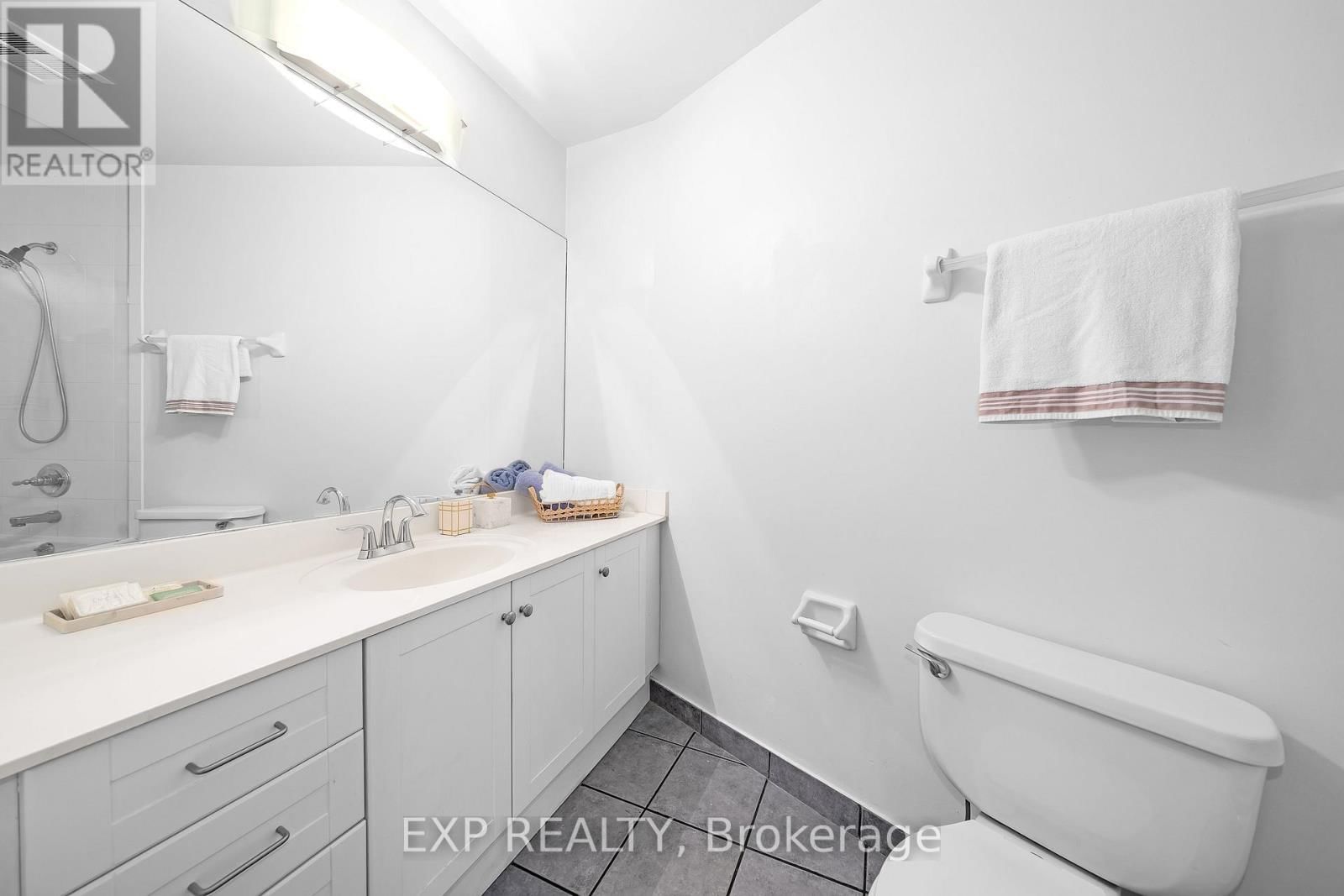 1007 - 115 RICHMOND STREET EAST Image 6