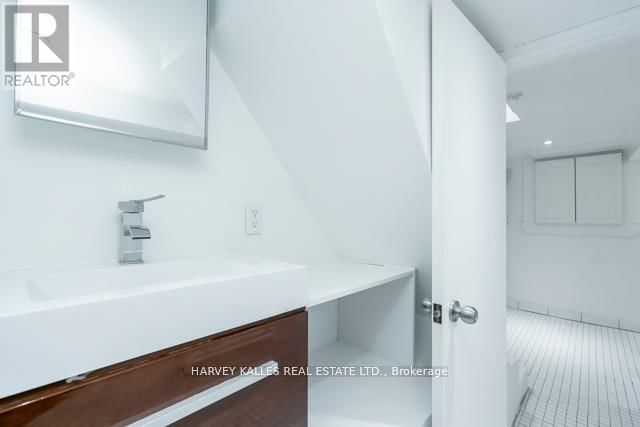 178 MANNING AVENUE Image 44