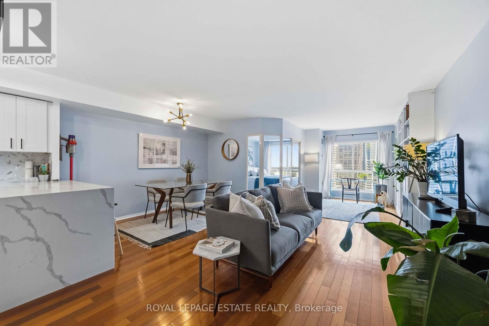 2118 - 25 THE ESPLANADE Image 1