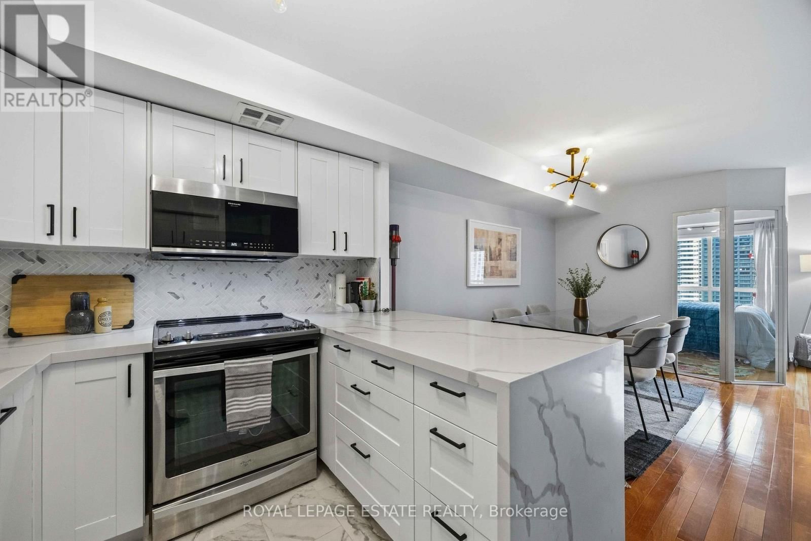 2118 - 25 THE ESPLANADE Image 11