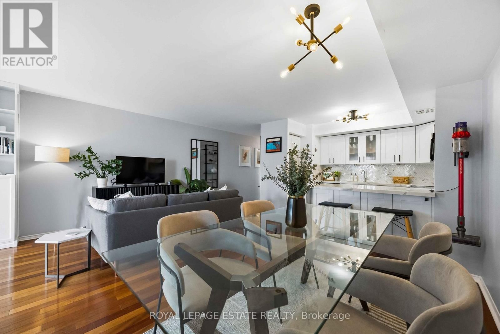 2118 - 25 THE ESPLANADE Image 14