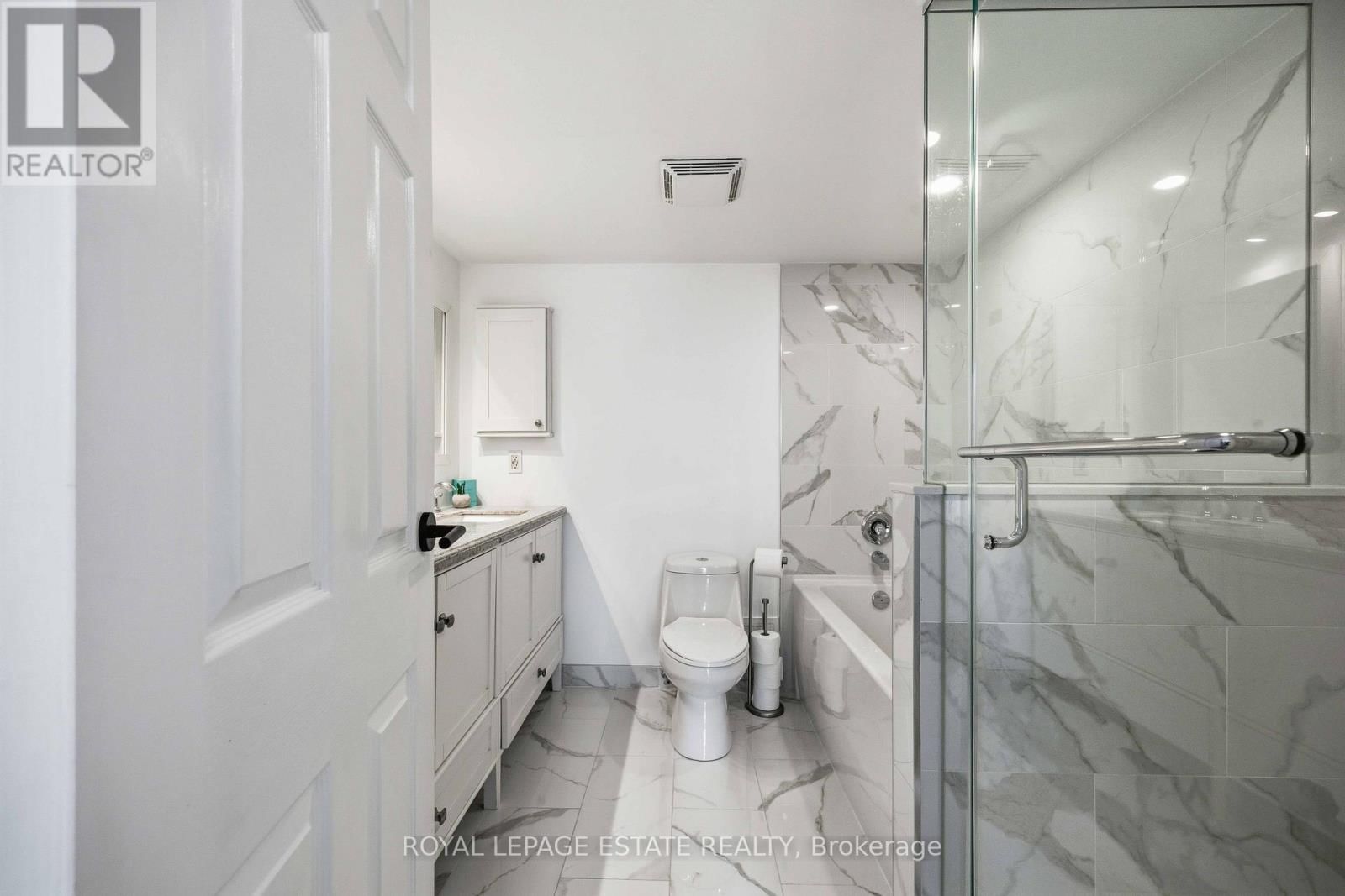 2118 - 25 THE ESPLANADE Image 30