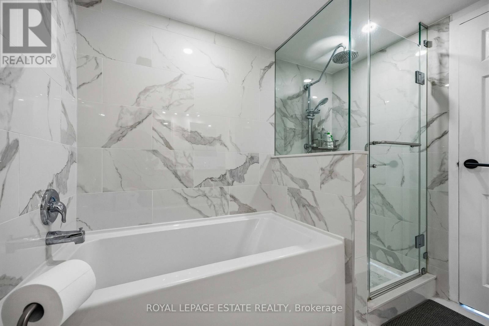 2118 - 25 THE ESPLANADE Image 32