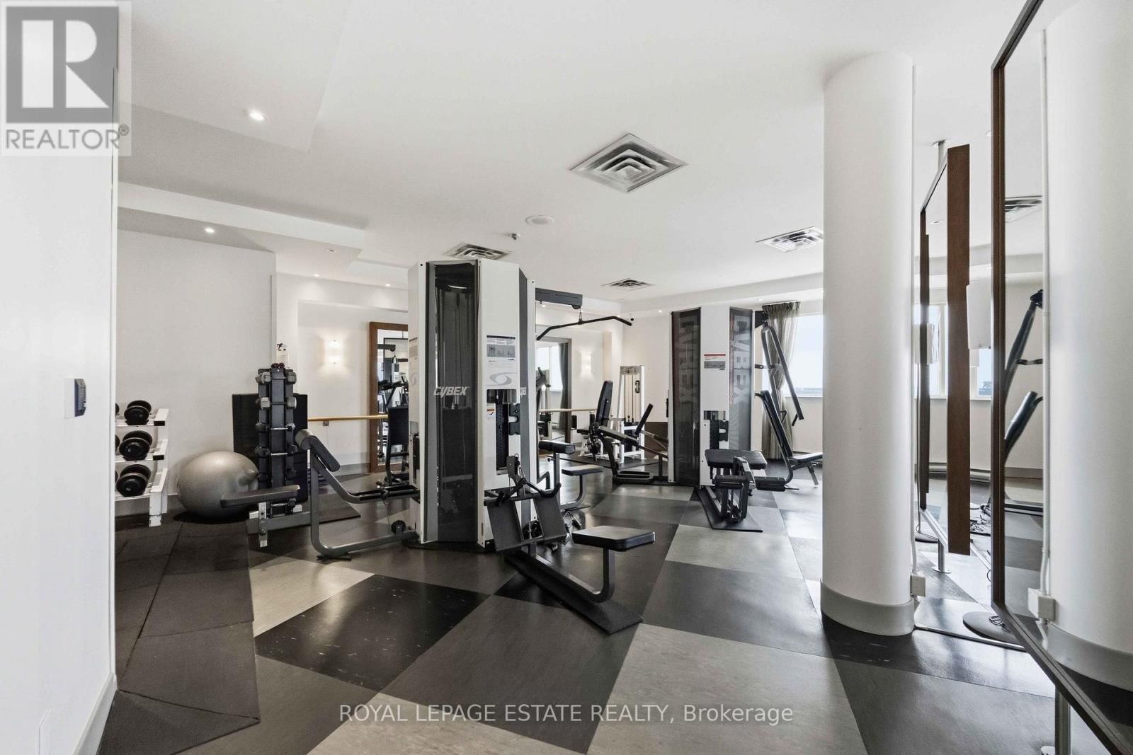 2118 - 25 THE ESPLANADE Image 34