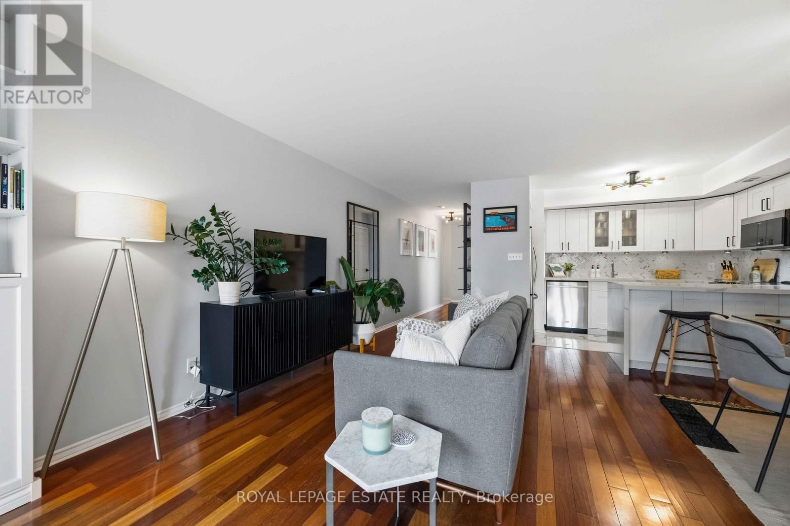 2118 - 25 THE ESPLANADE Image 8