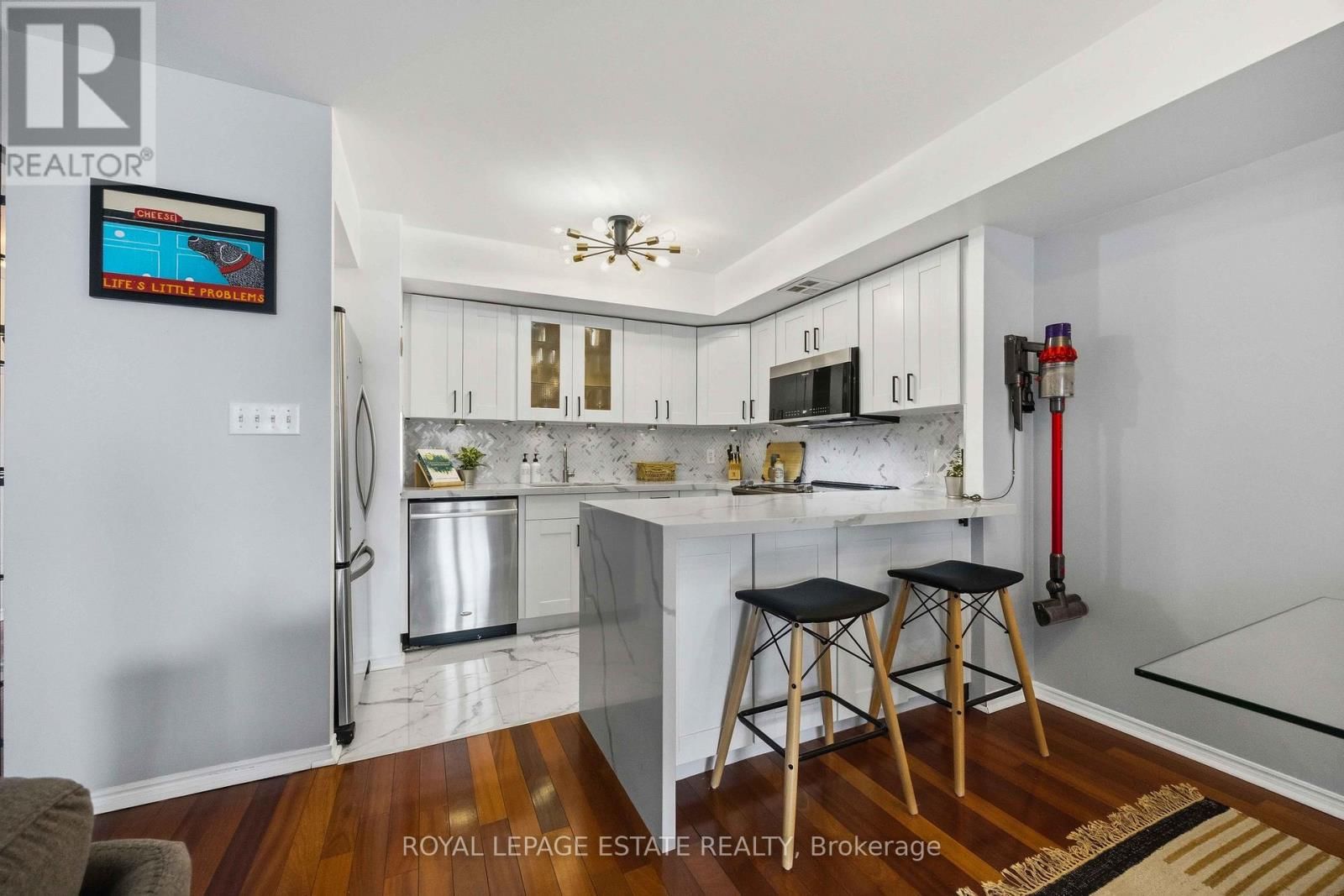 2118 - 25 THE ESPLANADE Image 9