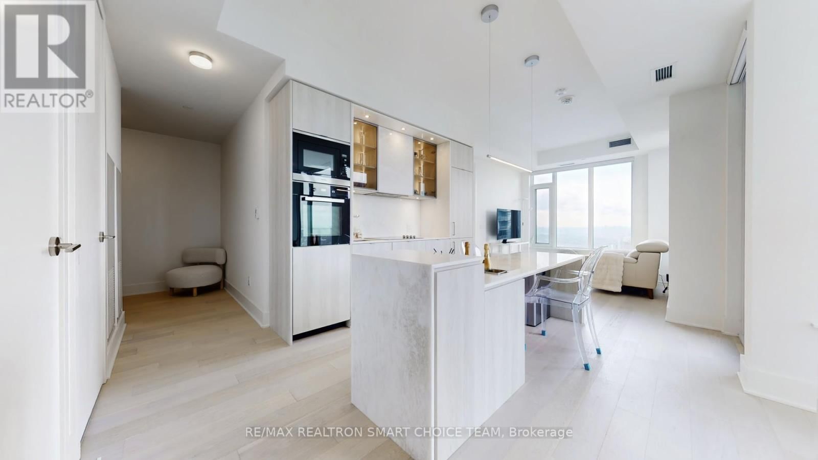 11 YORKVILLE AVENUE Image 10