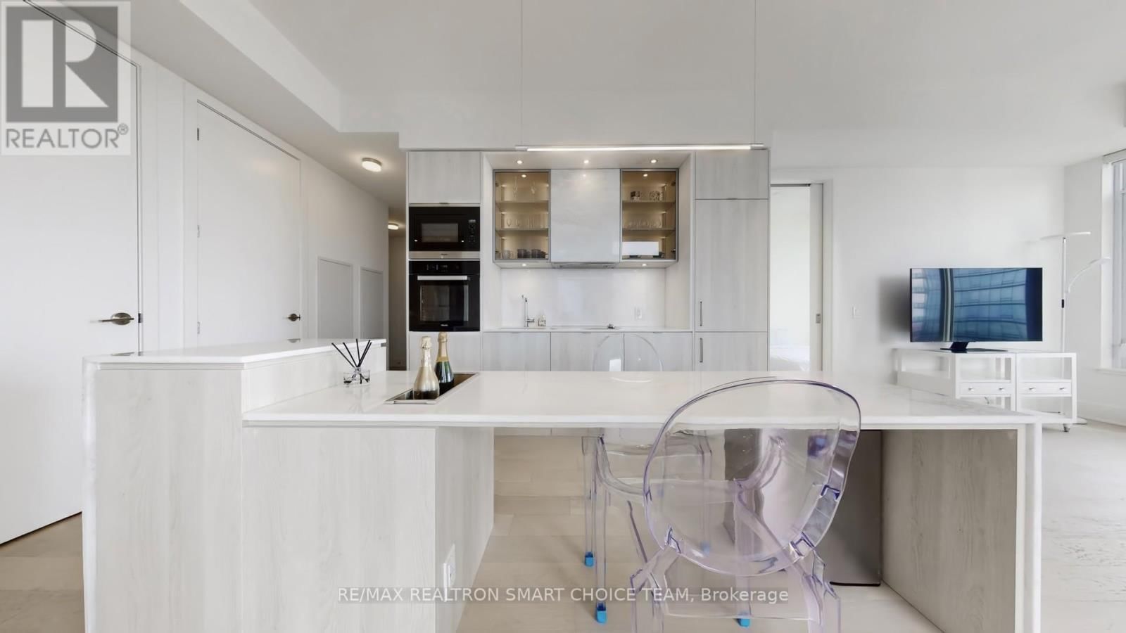 11 YORKVILLE AVENUE Image 11