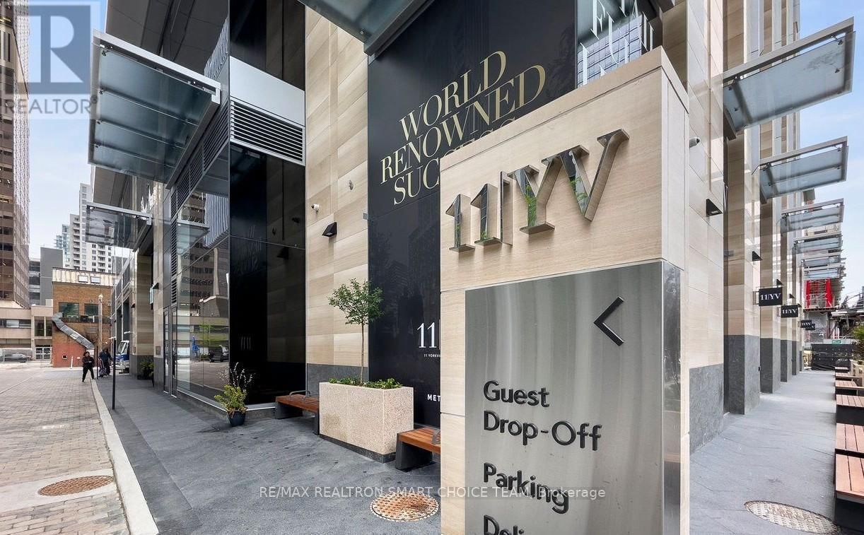 11 YORKVILLE AVENUE Image 2