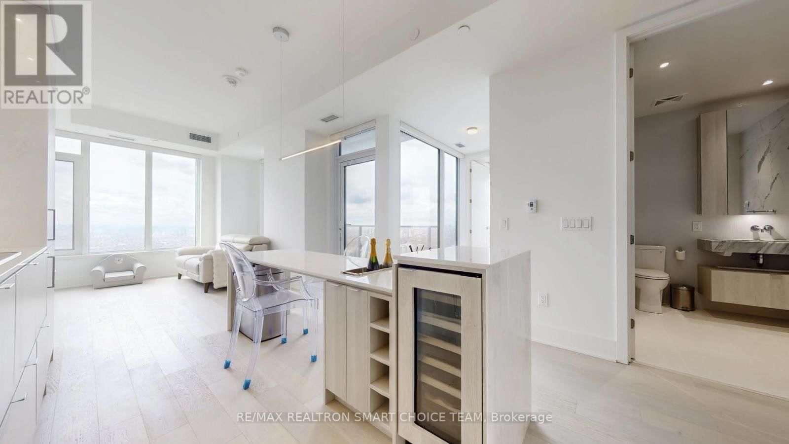 11 YORKVILLE AVENUE Image 20