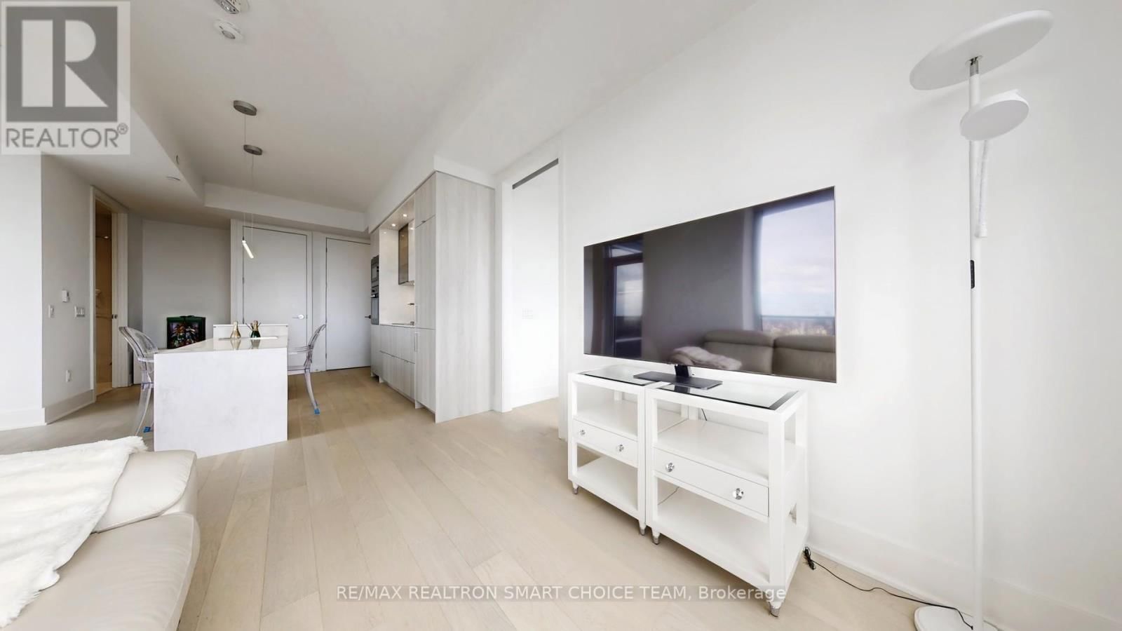 11 YORKVILLE AVENUE Image 22