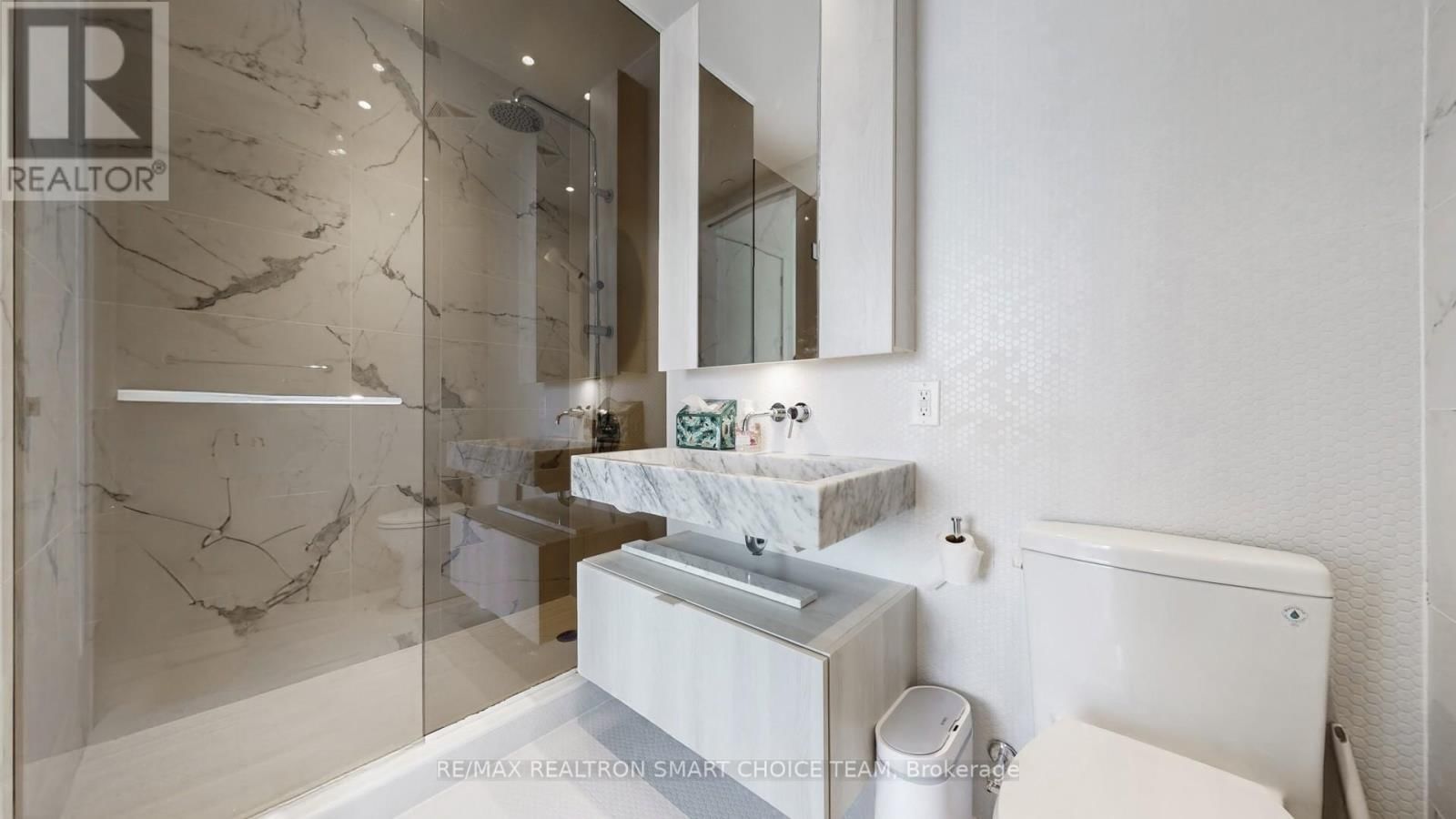 11 YORKVILLE AVENUE Image 27