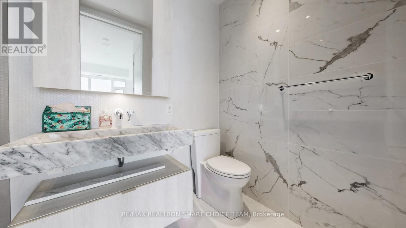 11 YORKVILLE AVENUE Image 28