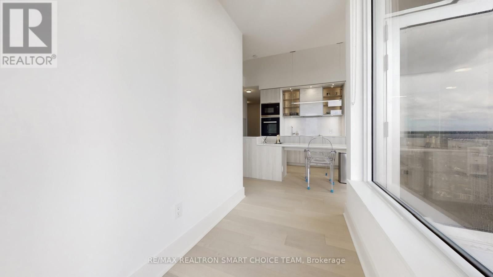 11 YORKVILLE AVENUE Image 29