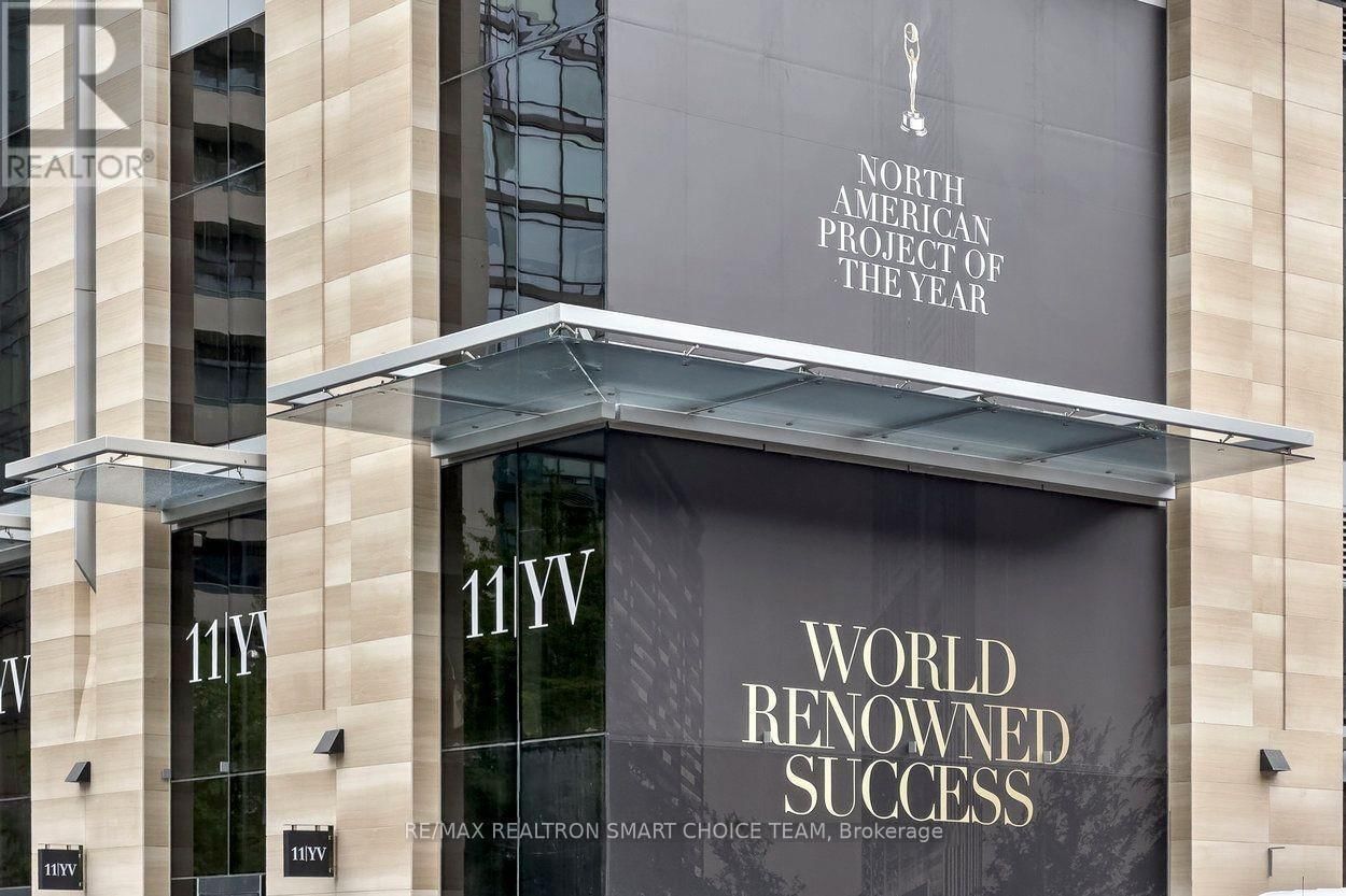 11 YORKVILLE AVENUE Image 3