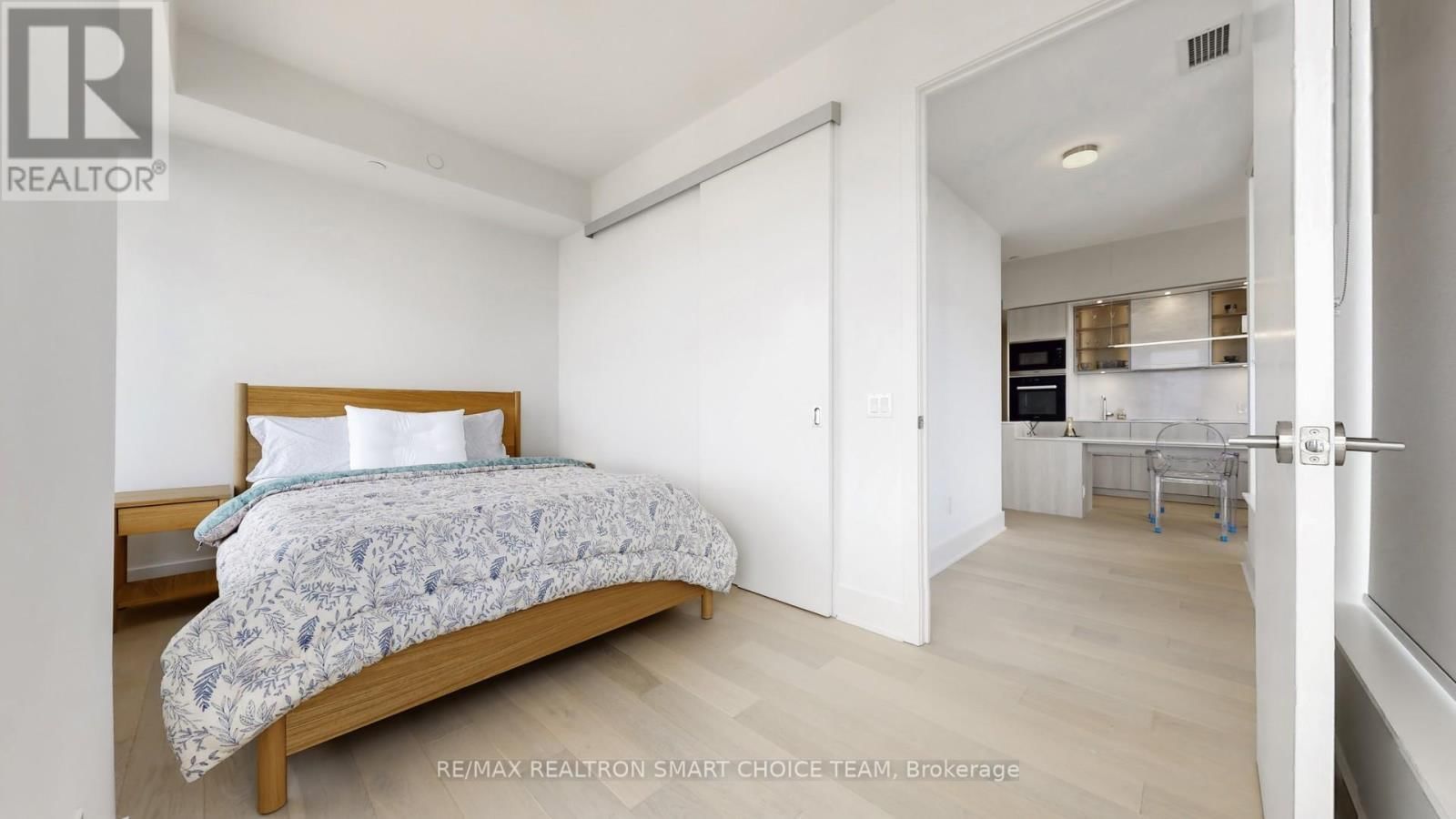 11 YORKVILLE AVENUE Image 30