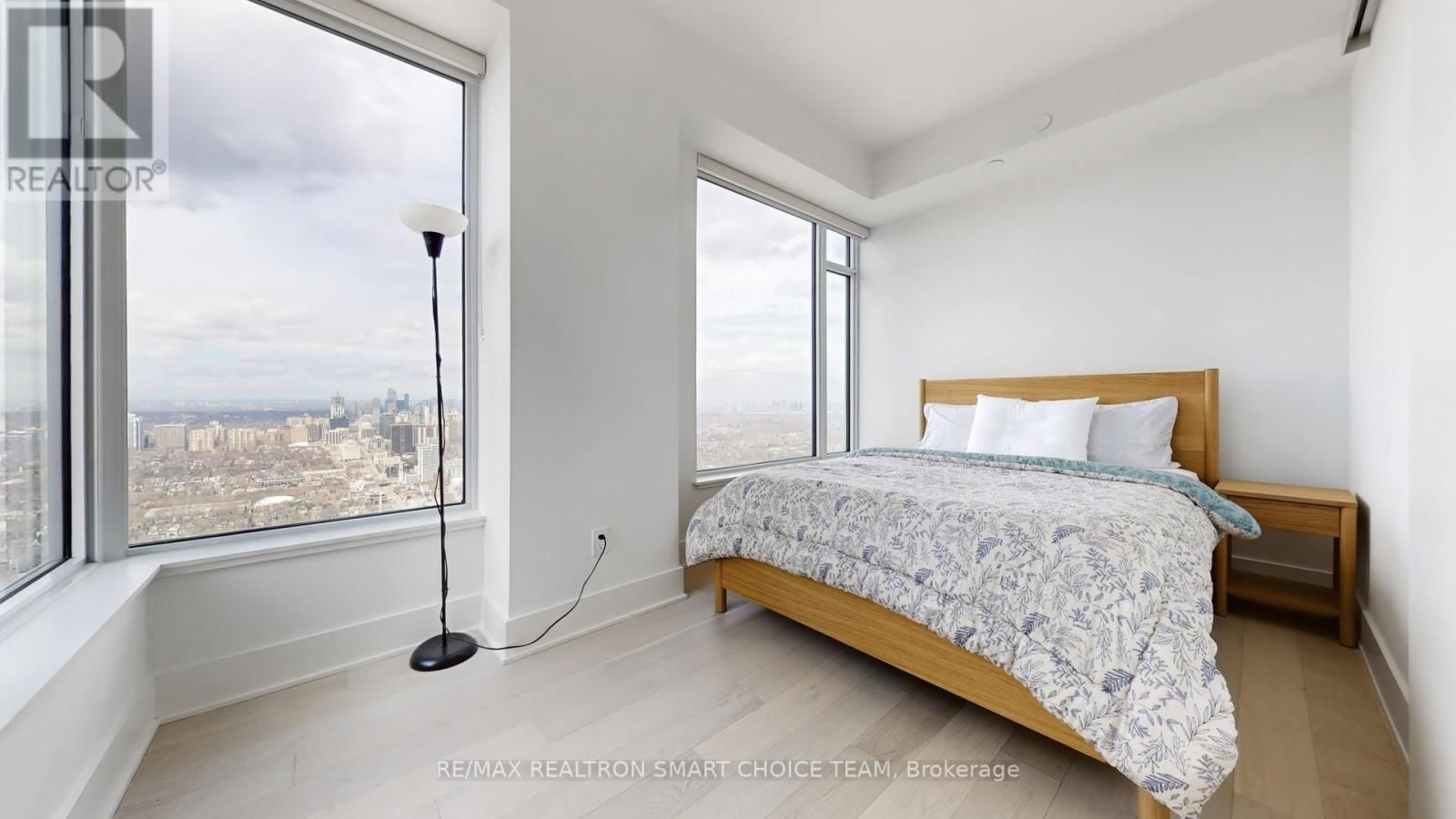 11 YORKVILLE AVENUE Image 31