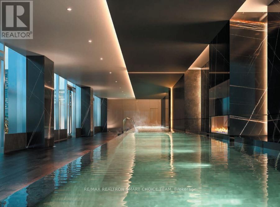 11 YORKVILLE AVENUE Image 38