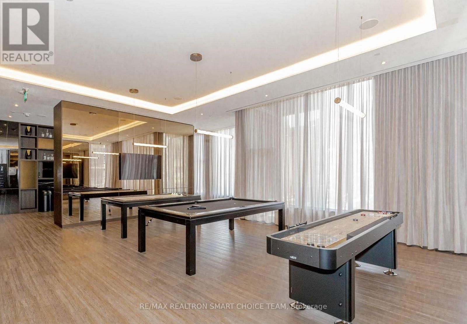 11 YORKVILLE AVENUE Image 41