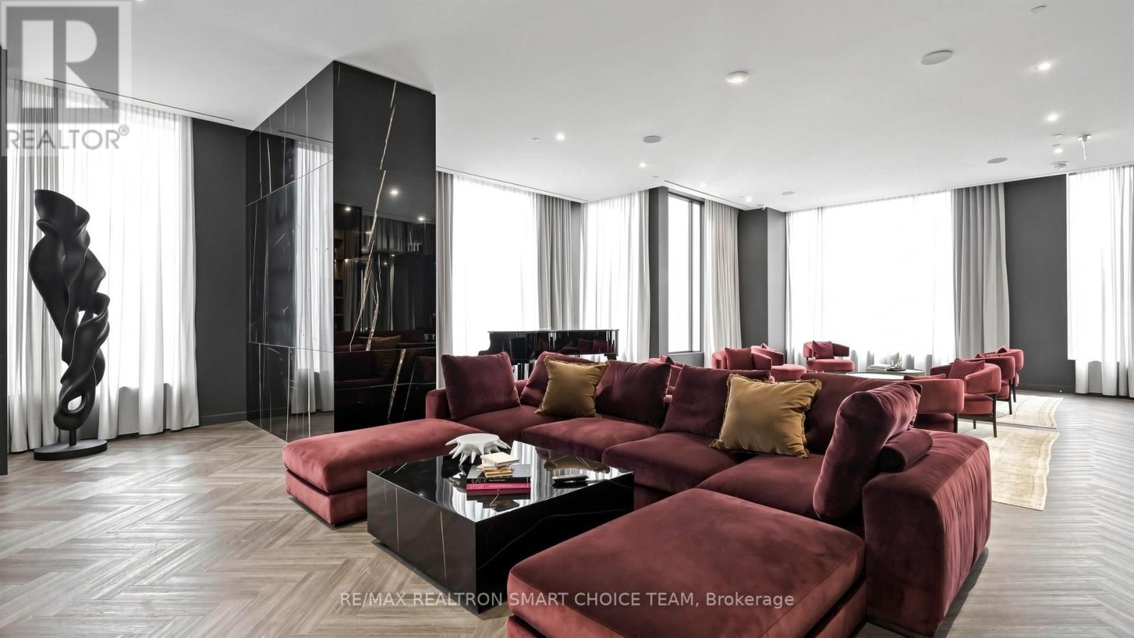 11 YORKVILLE AVENUE Image 43