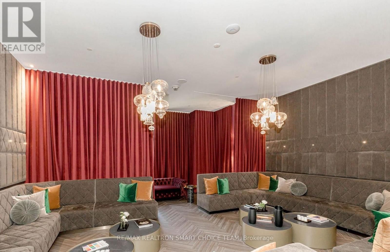 11 YORKVILLE AVENUE Image 45