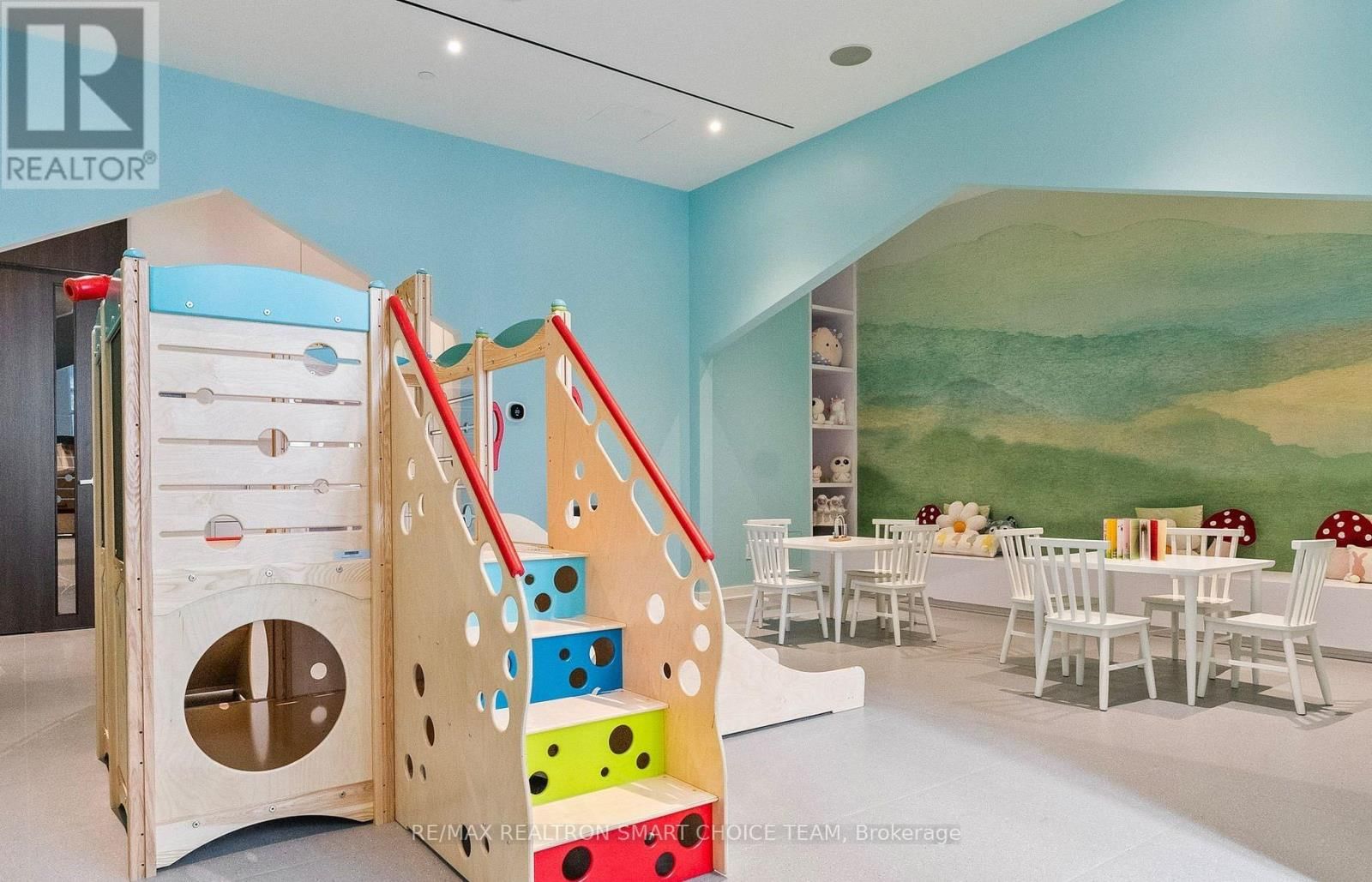 11 YORKVILLE AVENUE Image 46