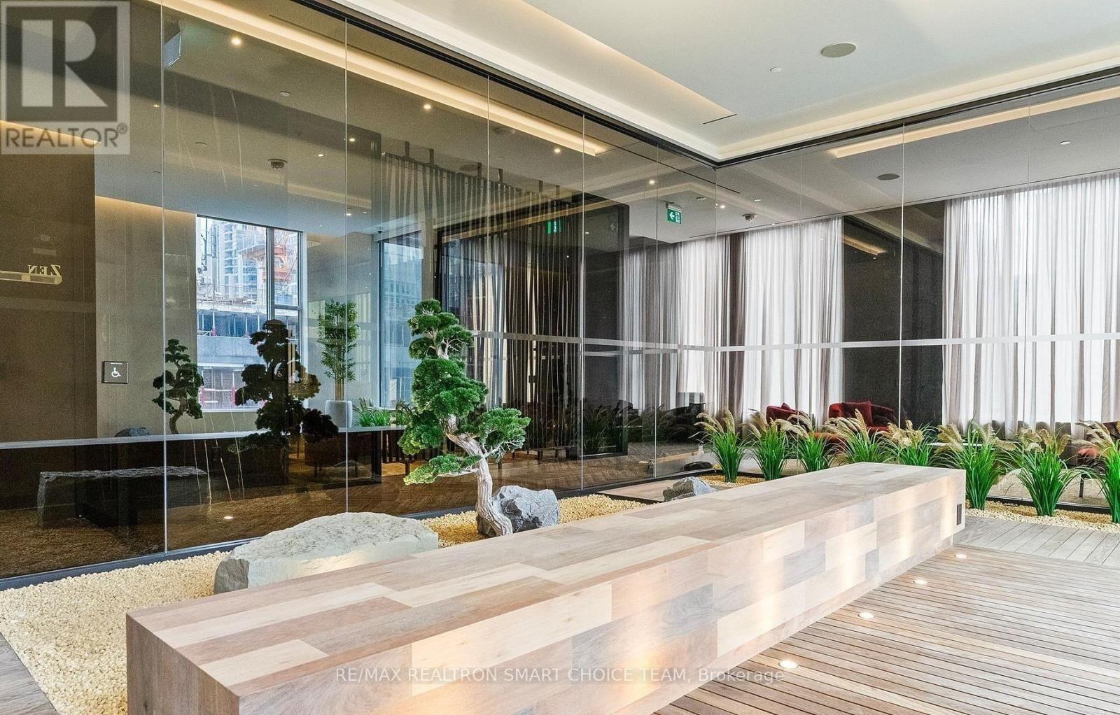 11 YORKVILLE AVENUE Image 47