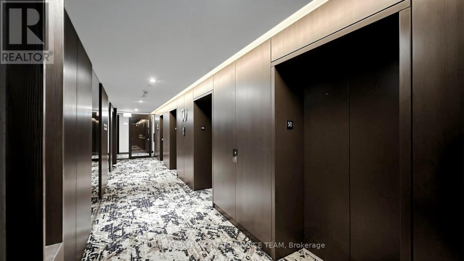 11 YORKVILLE AVENUE Image 7