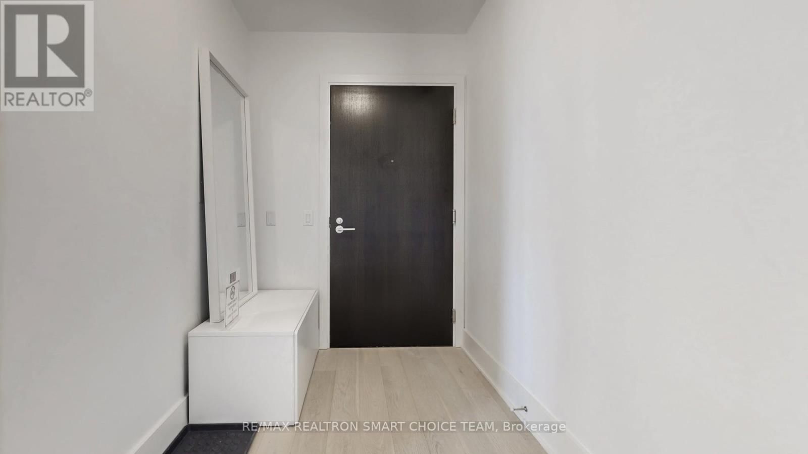 11 YORKVILLE AVENUE Image 8