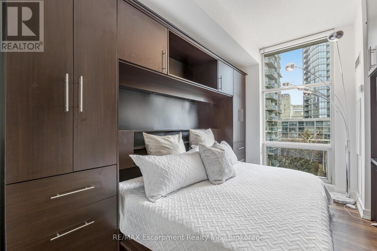 303 - 9 SPADINA AVENUE Image 14