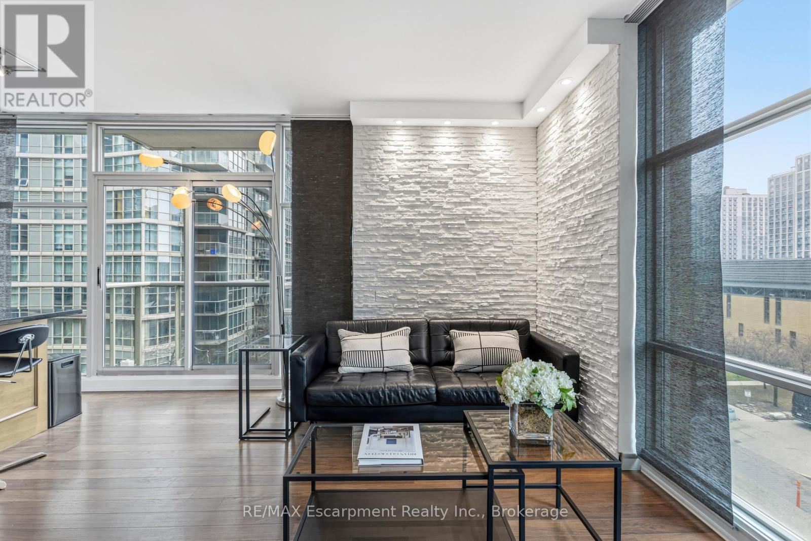 303 - 9 SPADINA AVENUE Image 21